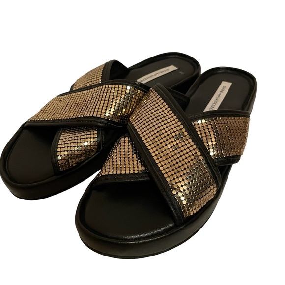 DVF Diane Von Furstenberg Gold Metallic Slides Size 7 Comfy - Picture 1 of 11